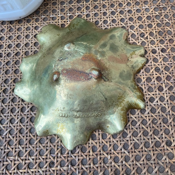 Virgina Metal Crafters 1948 Heavy Brass Leaf Dish/Bowl - Picture 5 of 9